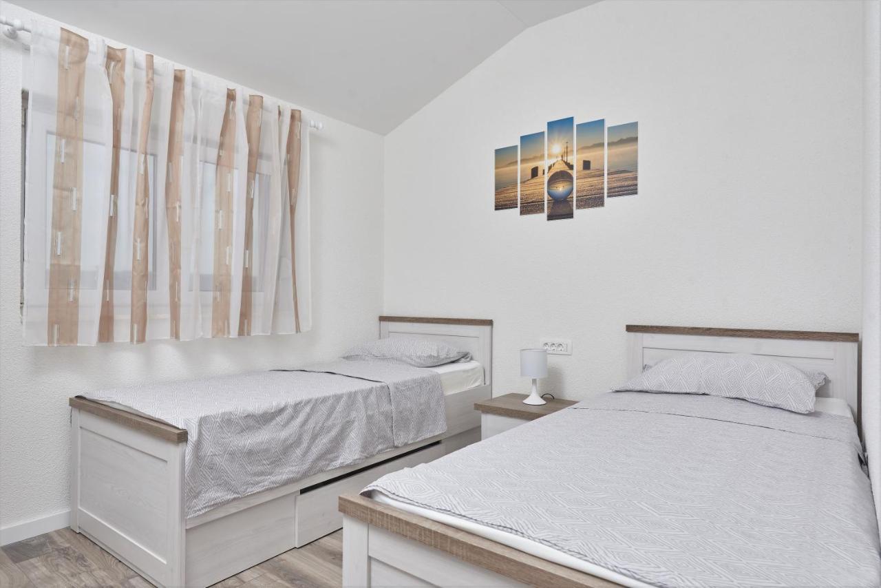 Apartments & Rooms Seaside Kastela Dış mekan fotoğraf